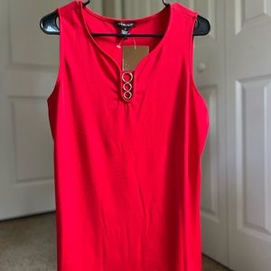 Bydesign Red Sleveless Top New.
New !!
26 long
18 bust
92% polyester
8% spandex